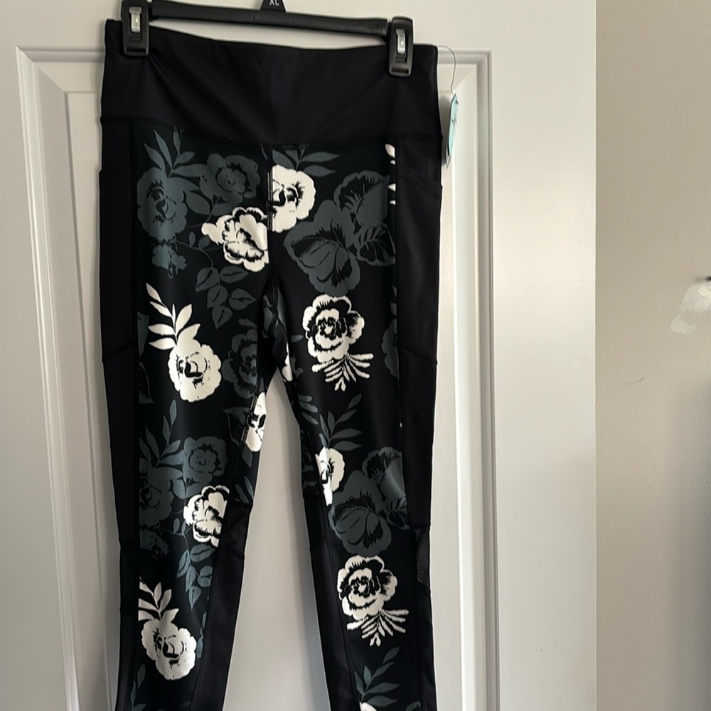 NWT LuLaRoe Rose Fearless Crop Pants